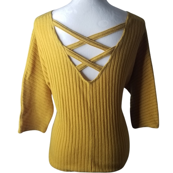 🦋Parallel Skies Goldenrod Criss Cross Tie Front Top - Picture 3 of 5